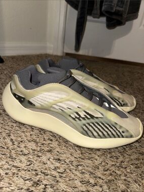 Yeezy 700 V3